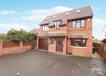 Detached house For Sale in Tadley