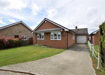 Detached bungalow For Sale in Ashford