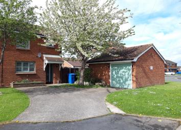 Semi-detached house To Rent in Rhyl