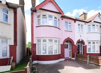 End terrace house For Sale in Ilford