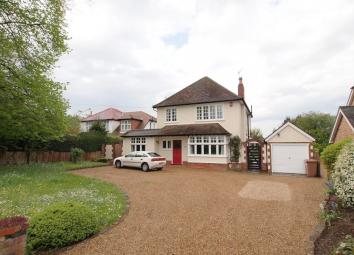 Detached house For Sale in Epsom