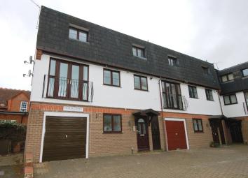 Town house To Rent in Ascot