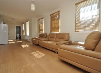 Flat To Rent in Barking