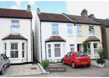 Semi-detached house To Rent in Bromley