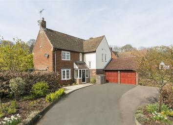 Detached house For Sale in West Malling