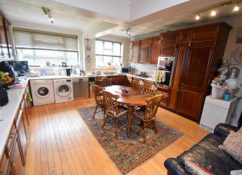 Semi-detached house To Rent in London