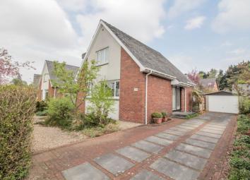 Detached house For Sale in Stirling