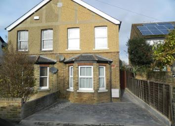 Semi-detached house To Rent in Slough