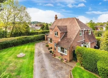 Detached house For Sale in Woking