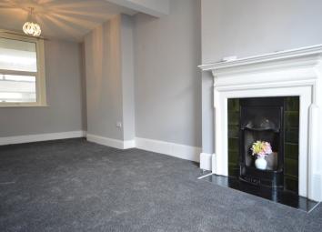 Semi-detached house To Rent in Gravesend