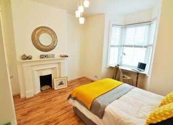 Semi-detached house To Rent in Reading