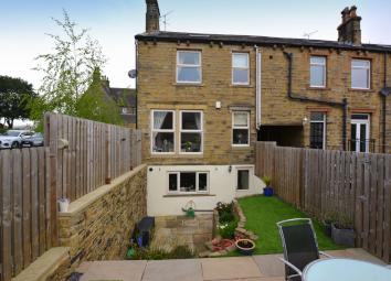 End terrace house For Sale in Holmfirth