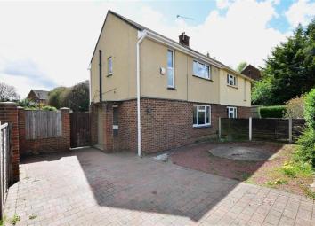 Semi-detached house For Sale in Gravesend