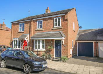 Semi-detached house For Sale in Aylesbury