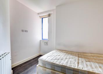 Studio To Rent in Crawley