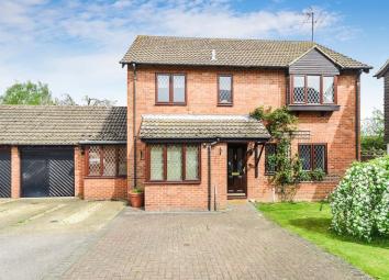Detached house For Sale in Aylesbury
