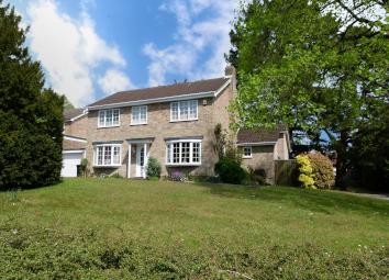 Detached house For Sale in Midhurst
