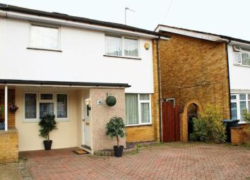 Semi-detached house To Rent in Hemel Hempstead
