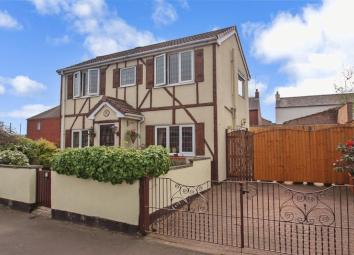 Detached house For Sale in Knottingley