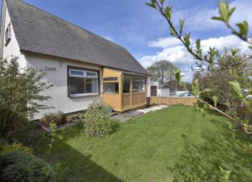 Detached bungalow For Sale in Dunfermline