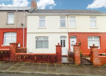 Terraced house For Sale in Pontyclun