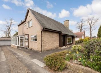 Detached house For Sale in Wishaw