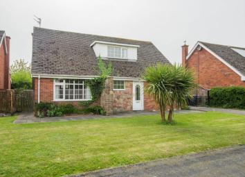 Detached bungalow For Sale in Ormskirk