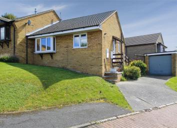Semi-detached bungalow For Sale in Gainsborough