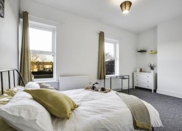 Terraced house To Rent in Salford