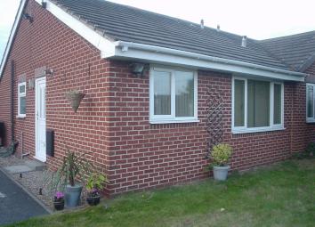Semi-detached bungalow To Rent in Barnsley