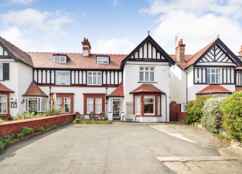 7 Bedroom Semi-detached house for sale