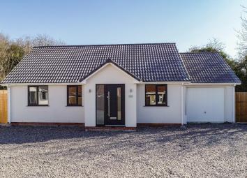 Detached bungalow For Sale in Bristol