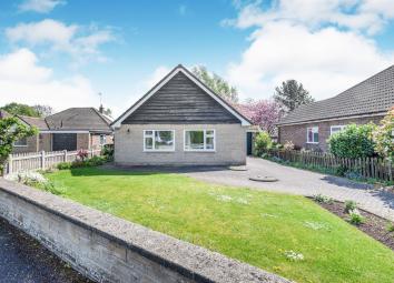 Detached bungalow For Sale in Retford