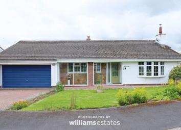 Detached bungalow For Sale in Denbigh