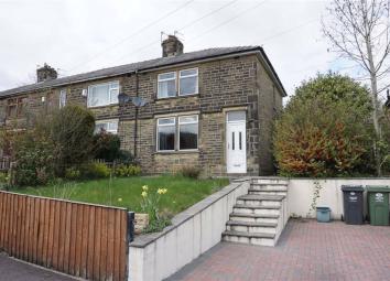 End terrace house To Rent in Halifax