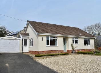 Detached bungalow For Sale in Taunton