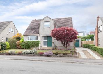 Bungalow For Sale in Edinburgh