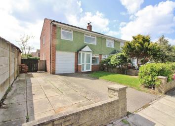 Semi-detached house To Rent in Southport