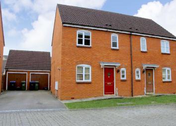 Semi-detached house To Rent in Calne
