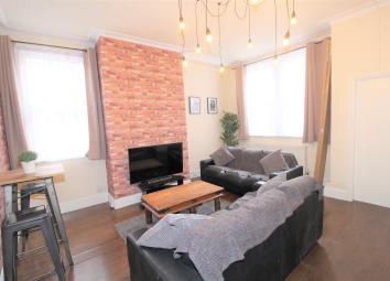 End terrace house To Rent in Preston