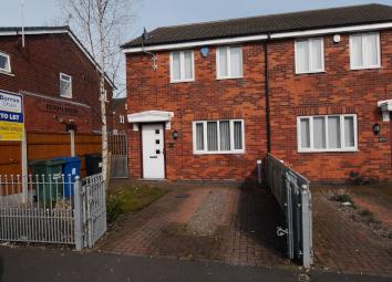 Town house To Rent in Wigan