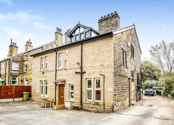 Detached house To Rent in Huddersfield