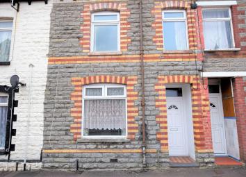 Terraced house To Rent in Barry