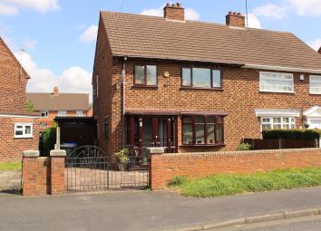 Semi-detached house For Sale in Tipton
