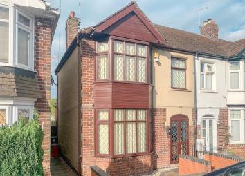 End terrace house For Sale in Warwick