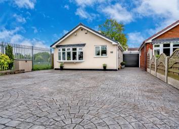 Detached bungalow For Sale in Walsall