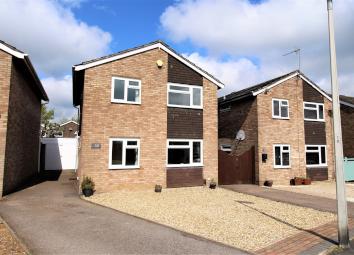 Detached house For Sale in Rugby