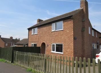 End terrace house For Sale in Warwick