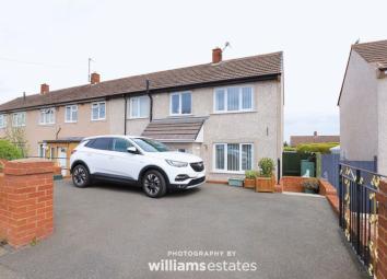 Terraced house For Sale in Denbigh