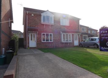 Semi-detached house To Rent in Pontyclun